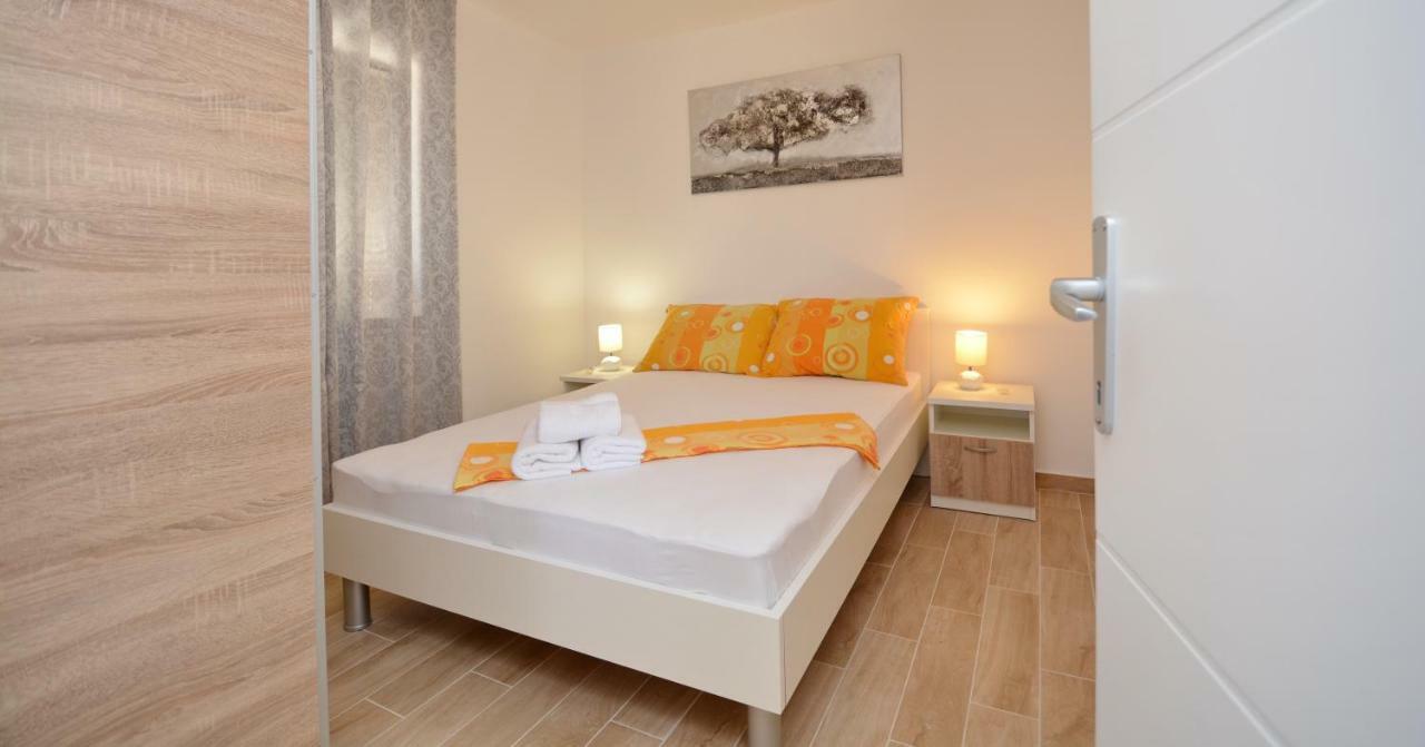 Apartmani Cesarec Basina エクステリア 写真