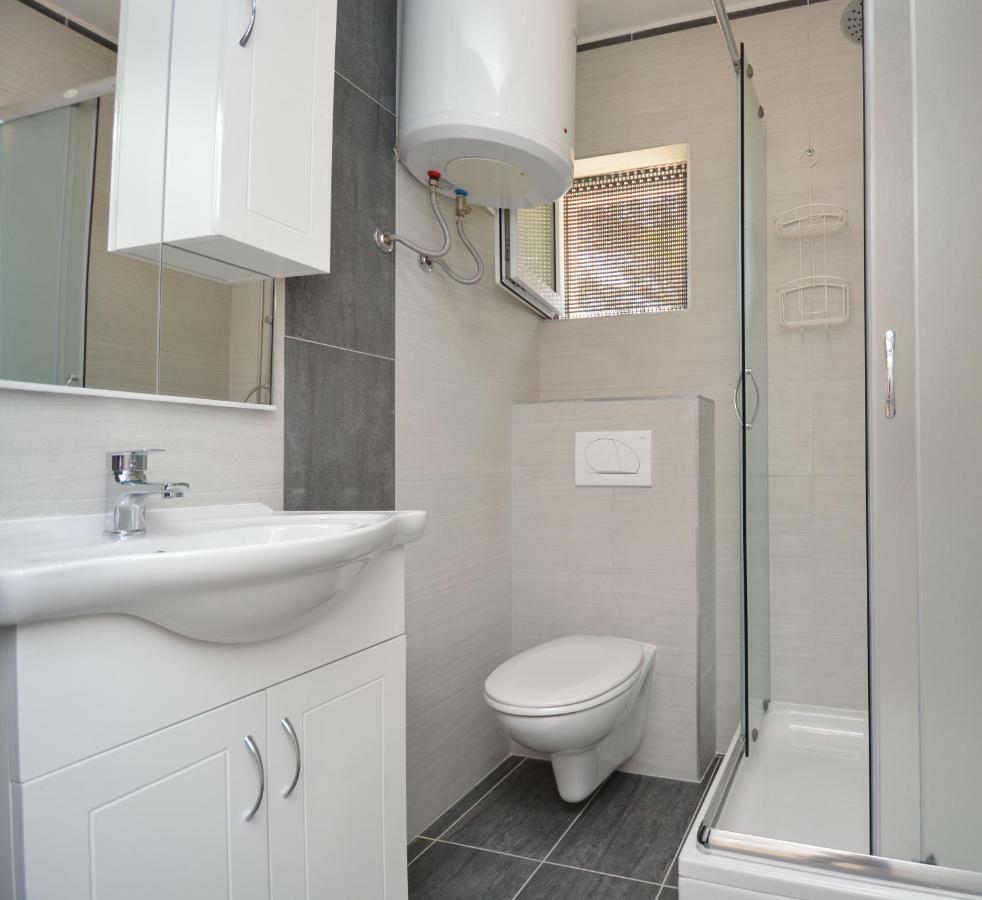 Apartmani Cesarec Basina エクステリア 写真